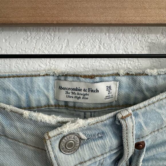 Abercrombie & Fitch Ultra High Rise 90s Straight Denim Jean Light Wash 26 Petite - Picture 12 of 13